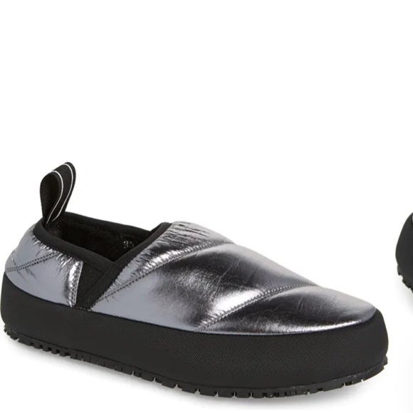 New in box P448 lane slip on sneaker silver metallic 8 - Picture 1 of 5